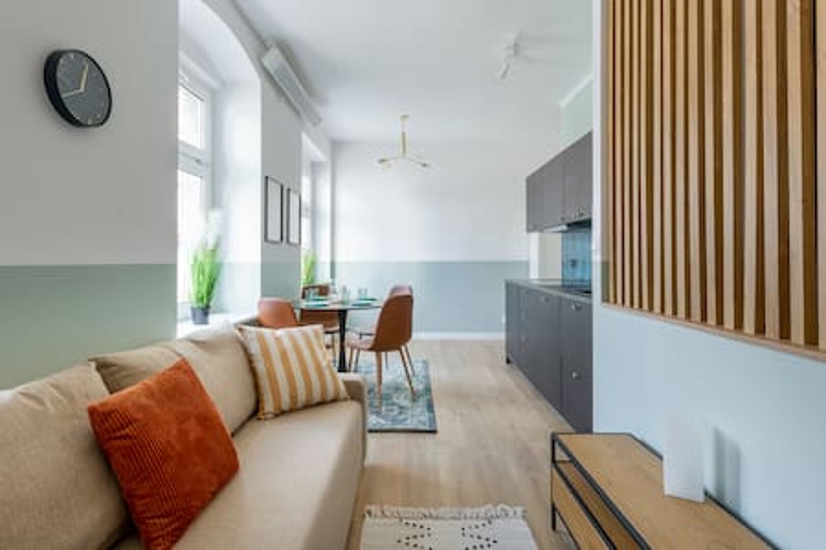 Quiet Old Town Apartment by University Square