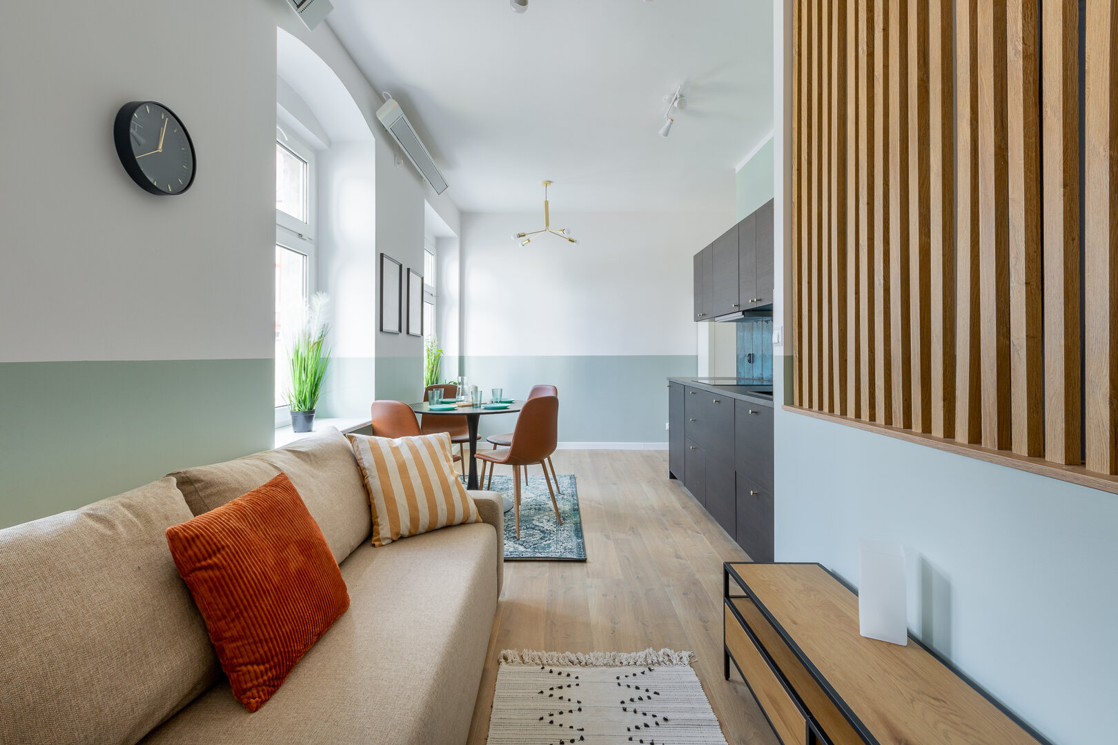 Quiet Old Town Apartment by University Square