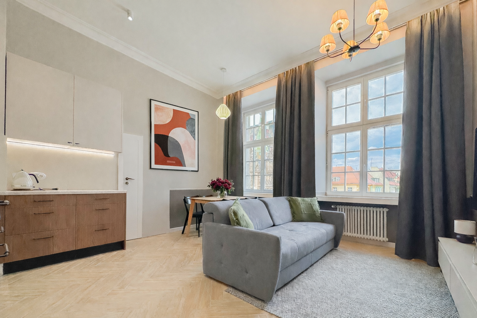 Panoramic Market Square View 2 bedrooms R265